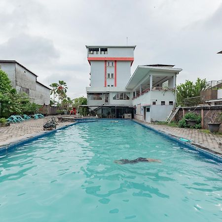 Urbanview Hotel Onyx Ketapang By Reddoorz Exterior photo