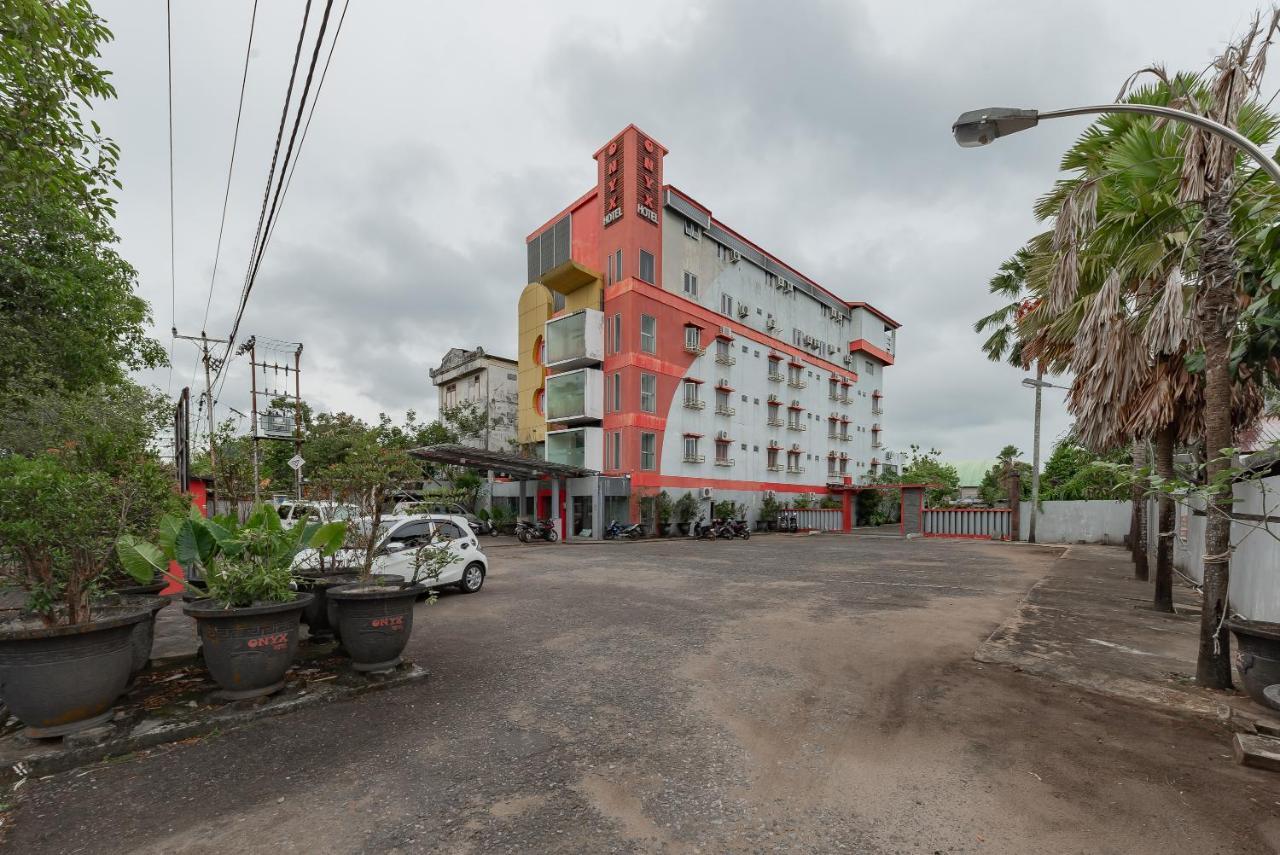 Urbanview Hotel Onyx Ketapang By Reddoorz Exterior photo